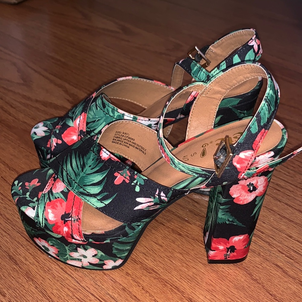 Etc.! Tropical platform heels